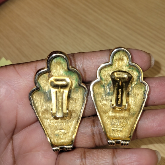 CHRISTIAN DIOR GOLD PLATED CLIPON EARRINGS - Picture 3 of 4